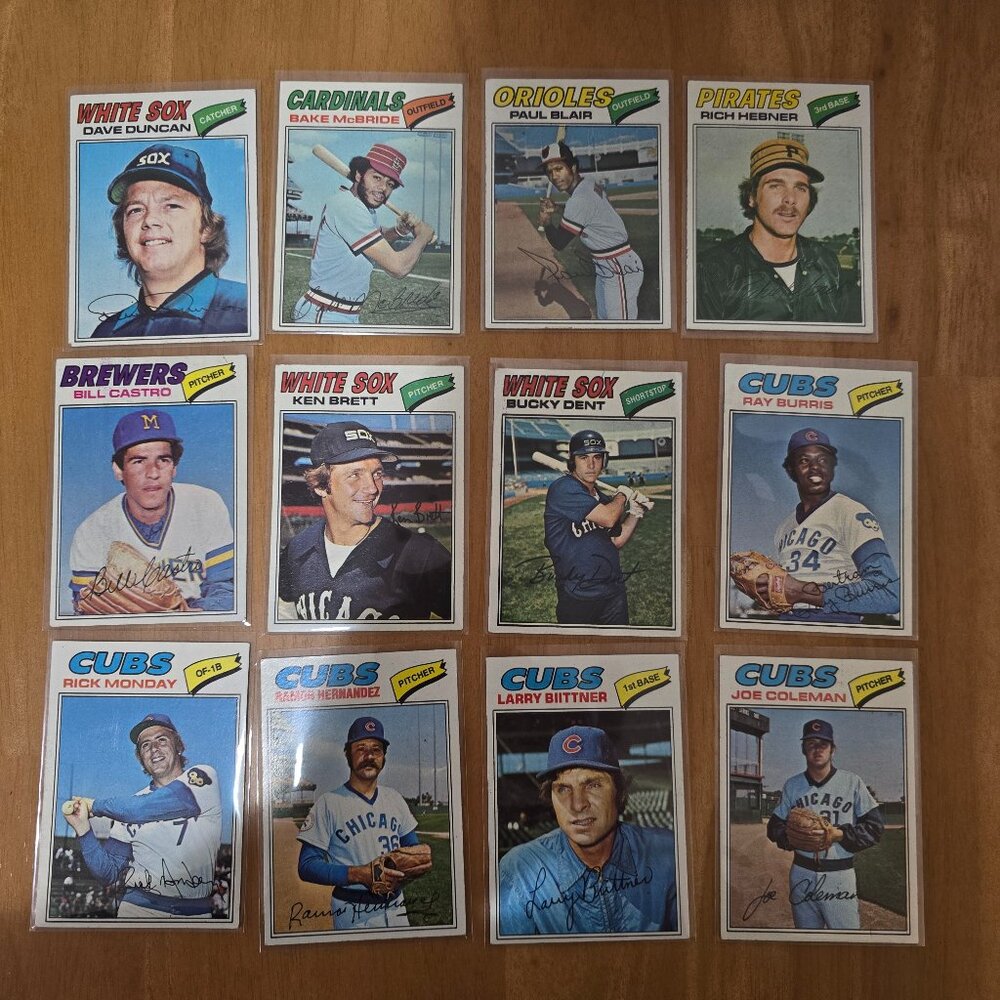 1977 Topps‎ Baseball Cards in Plastic Sleeves (lot of 25)